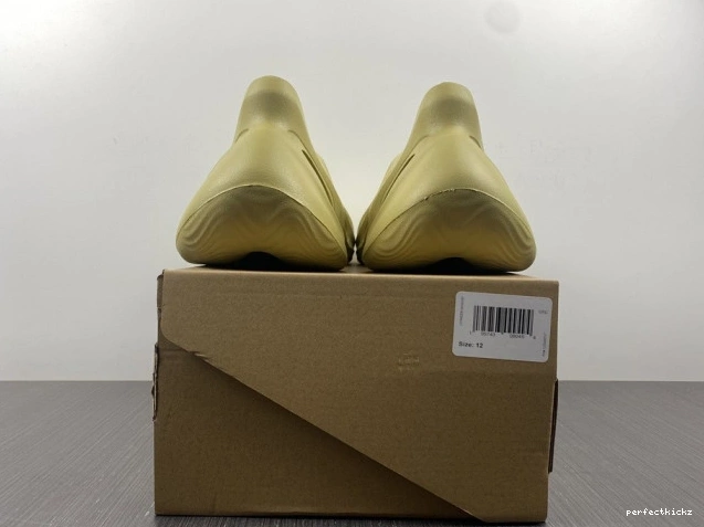 GV6775 Yeezy Foam RNNR Adidas Sulfur 0819